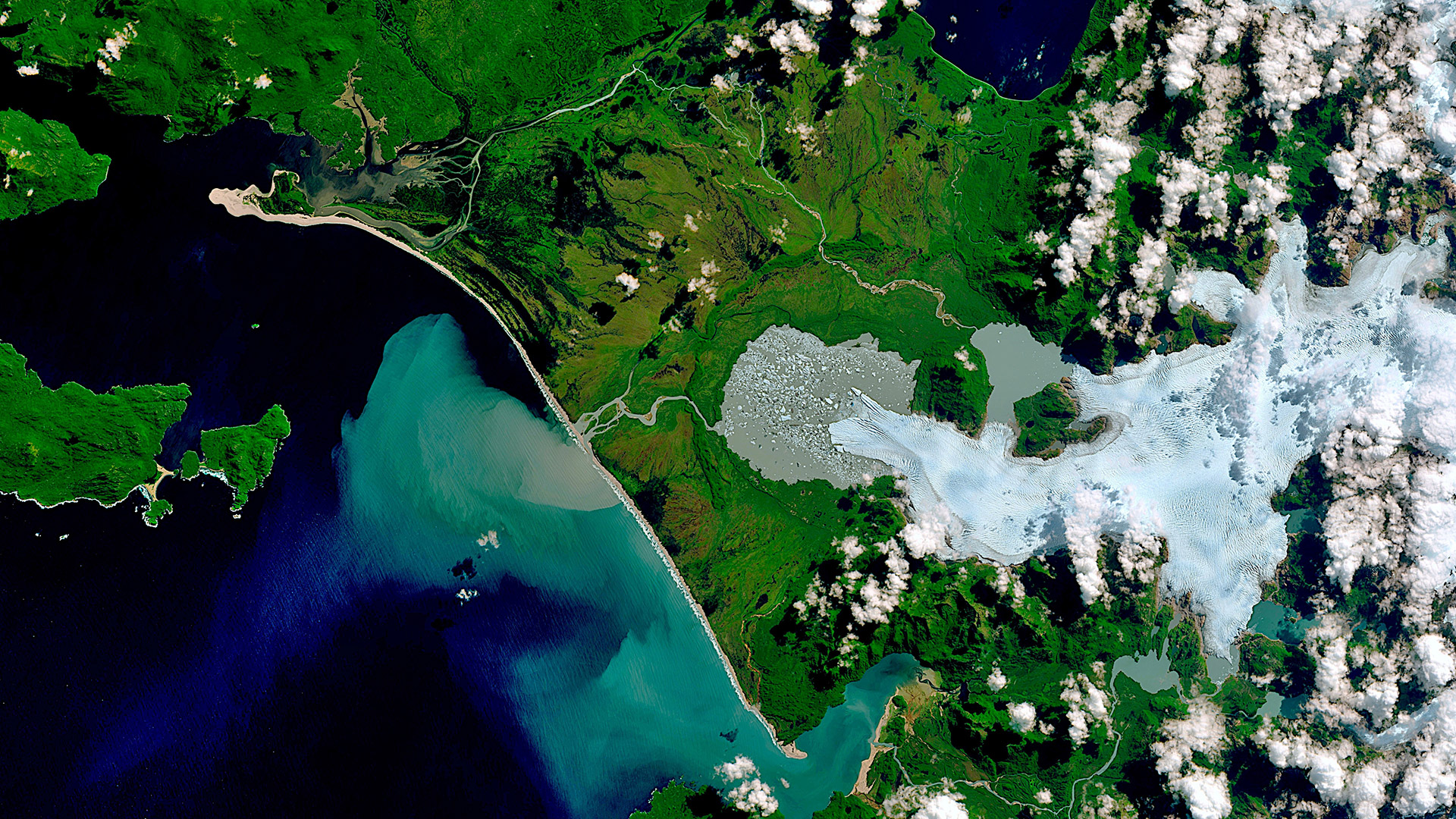 The San Quintín Glacier has been in rapid retreat for the past 30 years contributing to rising sea levels. Satellite data are fundamental to improving our understanding of the rising sea levels caused by climate change.