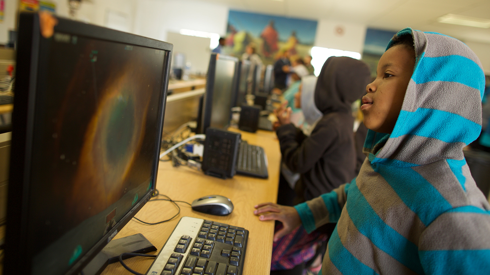 The community centre housing 36 computers provides local people with internet access and free daily workshops on computer literacy and networking.