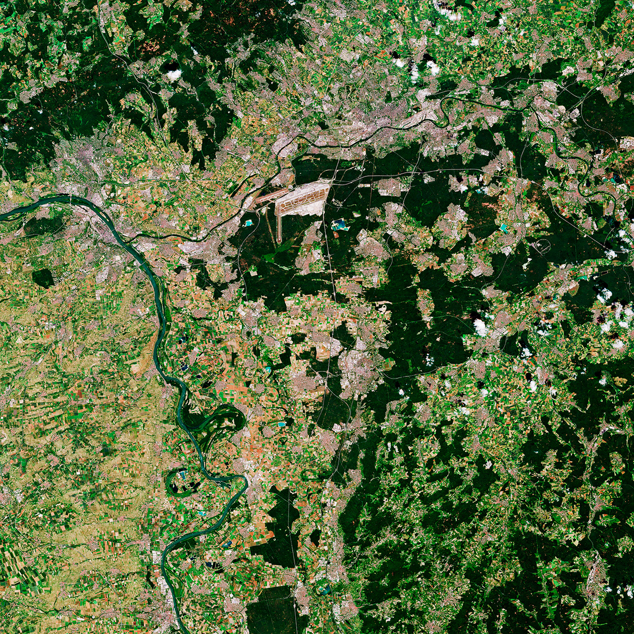 This image was captured on 23 June 2020 by Copernicus Sentinel-2 mission. Frankfurt, Germany’s fifth-largest city, is visible at the top of the image, located on both sides of the Main River. The Rhine River can be seen in the left of the image. Darmstadt is located in the bottom-right of the image. Darmstadt is often referred to as a ‘City of Science,’ as it’s a major centre of scientific institutions including ESA’s European Space Operations Centre (ESOC) and the European Organisation for the Exploitation of Meteorological Satellites (Eumetsat). ESOC is home to the engineering teams that control spacecraft in orbit and across the Solar System.