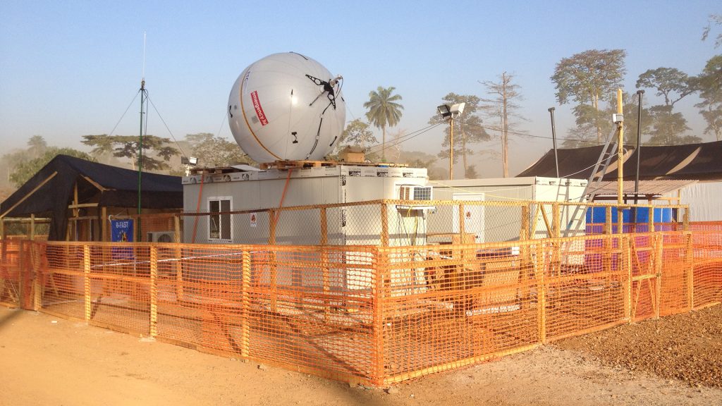 Le laboratoire B-LiFE, déployé en Guinée en 2014-2015 lors de l'épidémie d'EBOLA, intègre les technologies spatiales de communication, d'observation de la Terre et de géopositionnement.