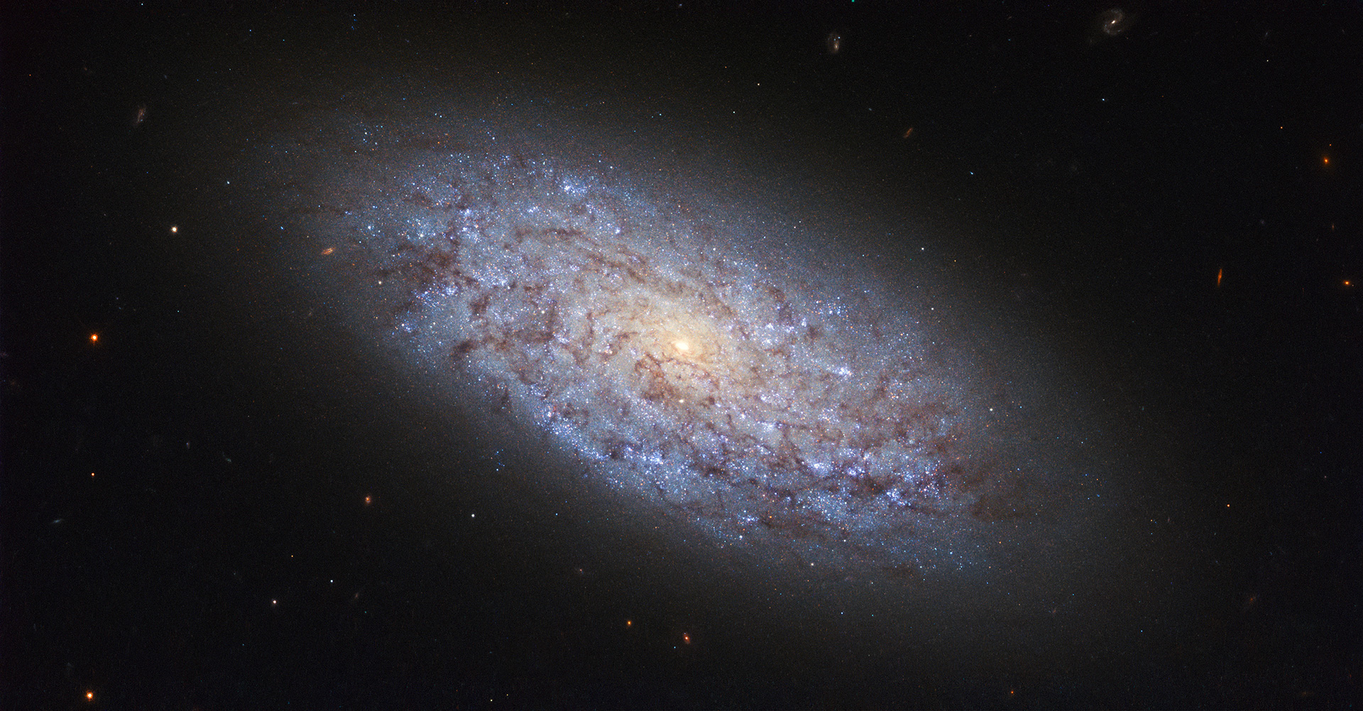 The subject of this NASA/ESA Hubble Space Telescope image is a dwarf galaxy named NGC 5949. Thanks to its proximity to Earth — it sits at a distance of around 44 million light-years from us, placing it within the Milky Way’s cosmic neighbourhood — NGC 5949 is a perfect target for astronomers to study dwarf galaxies.