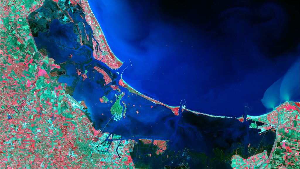 Venise, Italie Image de l'île de Burano et de ses environs montrant l'élévation du niveau de l'eau avant l'inondation du 14 novembre 2019. Mission Copernicus Sentinel-2.
