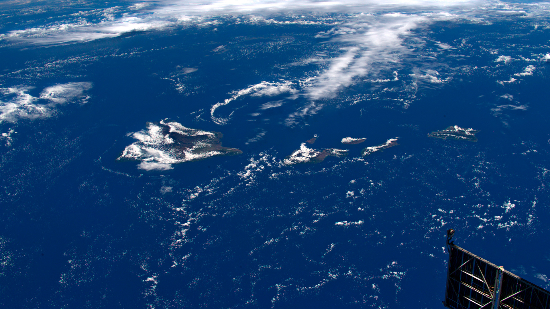 L'astronaute de l'ESA Luca Parmitano a pris cette image d'Hawai'i depuis la Station spatiale internationale lors de sa deuxième mission de longue durée connue sous le nom de Beyond.