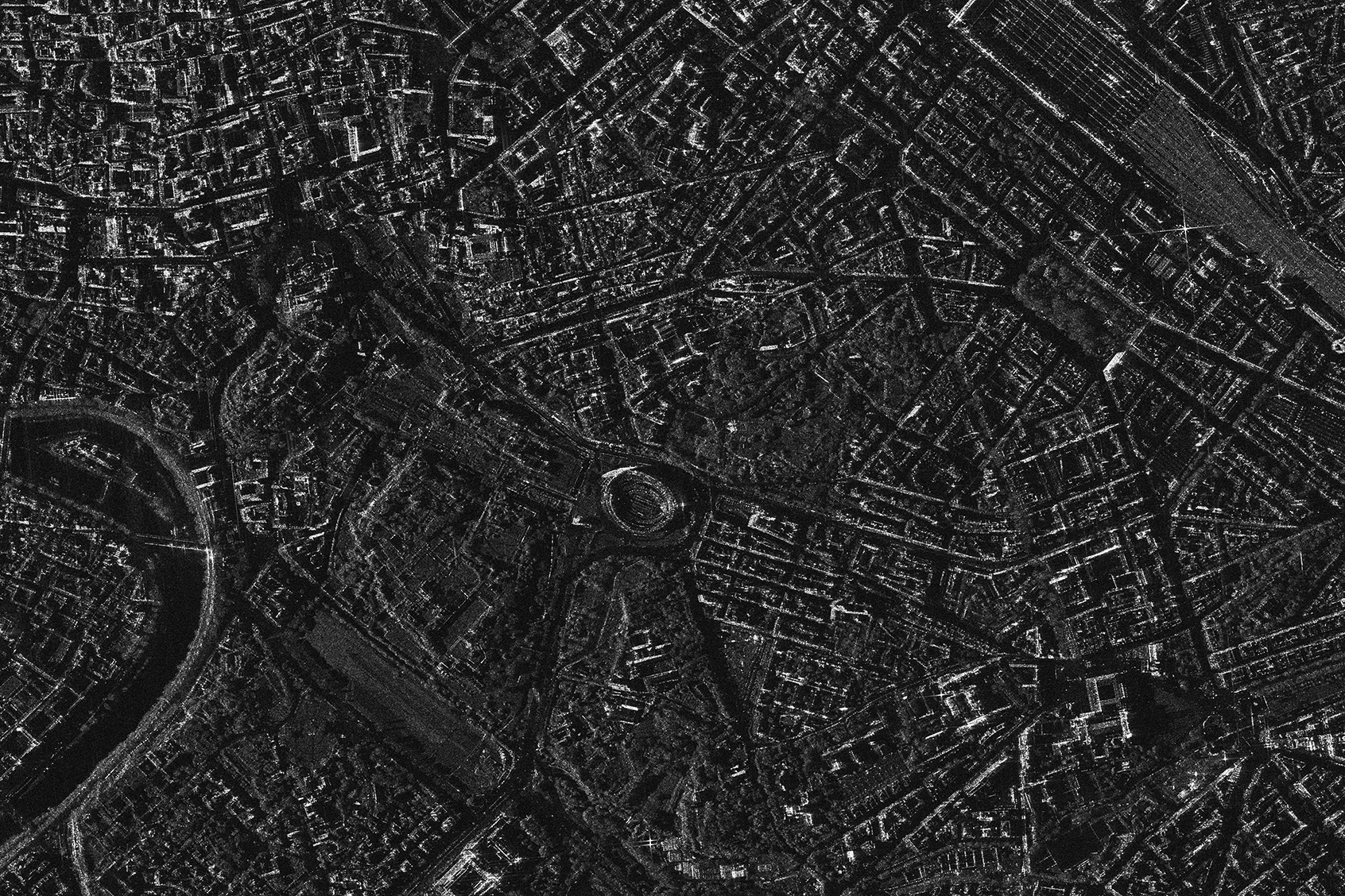 Vue du parc archéologique du Colisée à Rome prise par le satellite italien ASI, Cosmo-SkyMed. Les données satellitaires sont utilisées pour créer des modèles prédictifs des risques de dommages pour notre patrimoine archéologique et pour planifier les mesures d'entretien et de conservation de manière préventive.