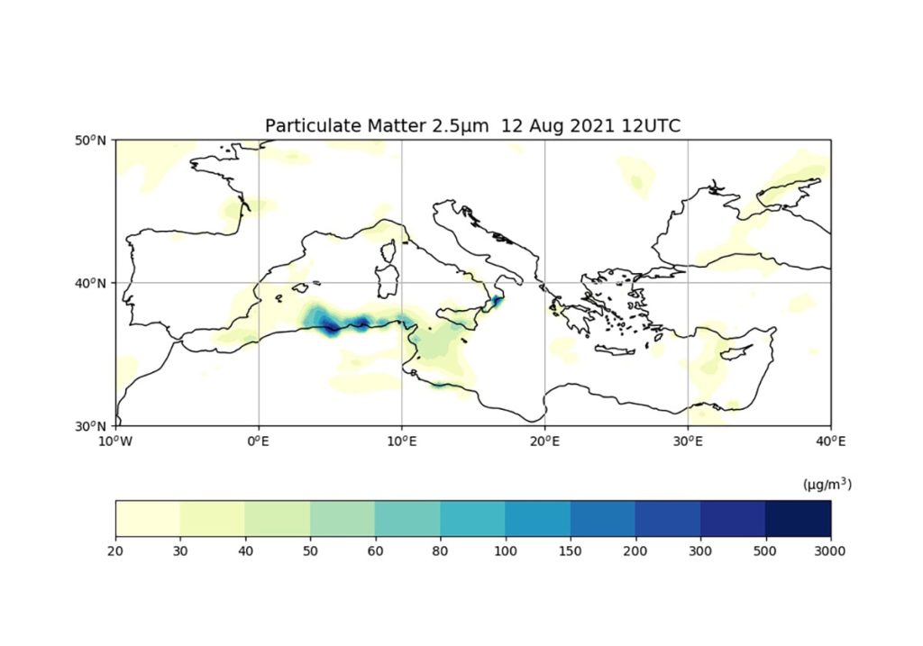This map represents the analysis of fine inhalable particles, as provided by CAMS (Copernicus Atmosphere Monitoring Service). We can see high concentration around areas with high fire activity.